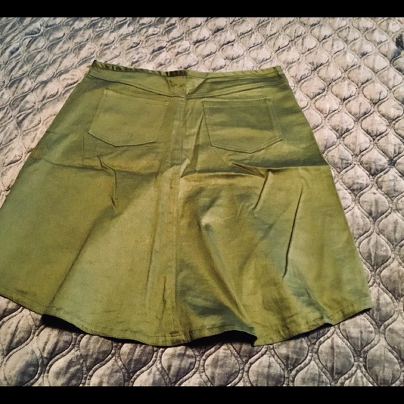 Beautiful Green Skirt - Picture 9 of 9